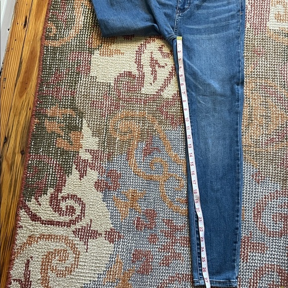 Judy Blue Light Wash Skinny Fit Jean Size 3/26 - Picture 5 of 11
